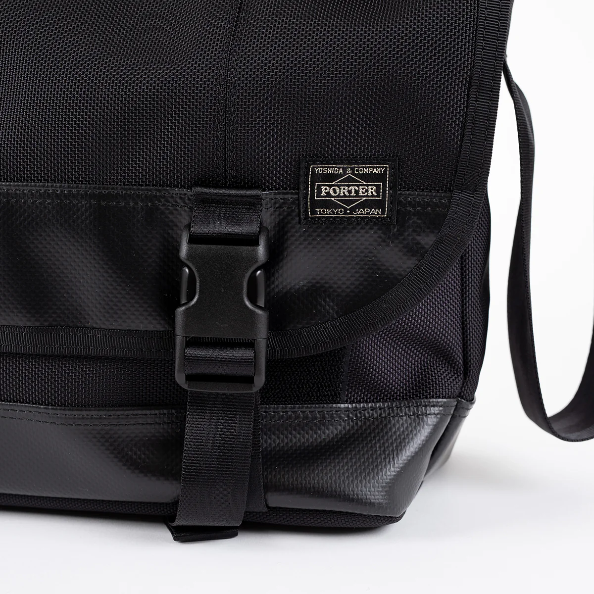 PO-HEAT-MESSENGER-BLK - Porter-Yoshida & Co. HEAT MESSENGER BAG (L) - Black - Image 11
